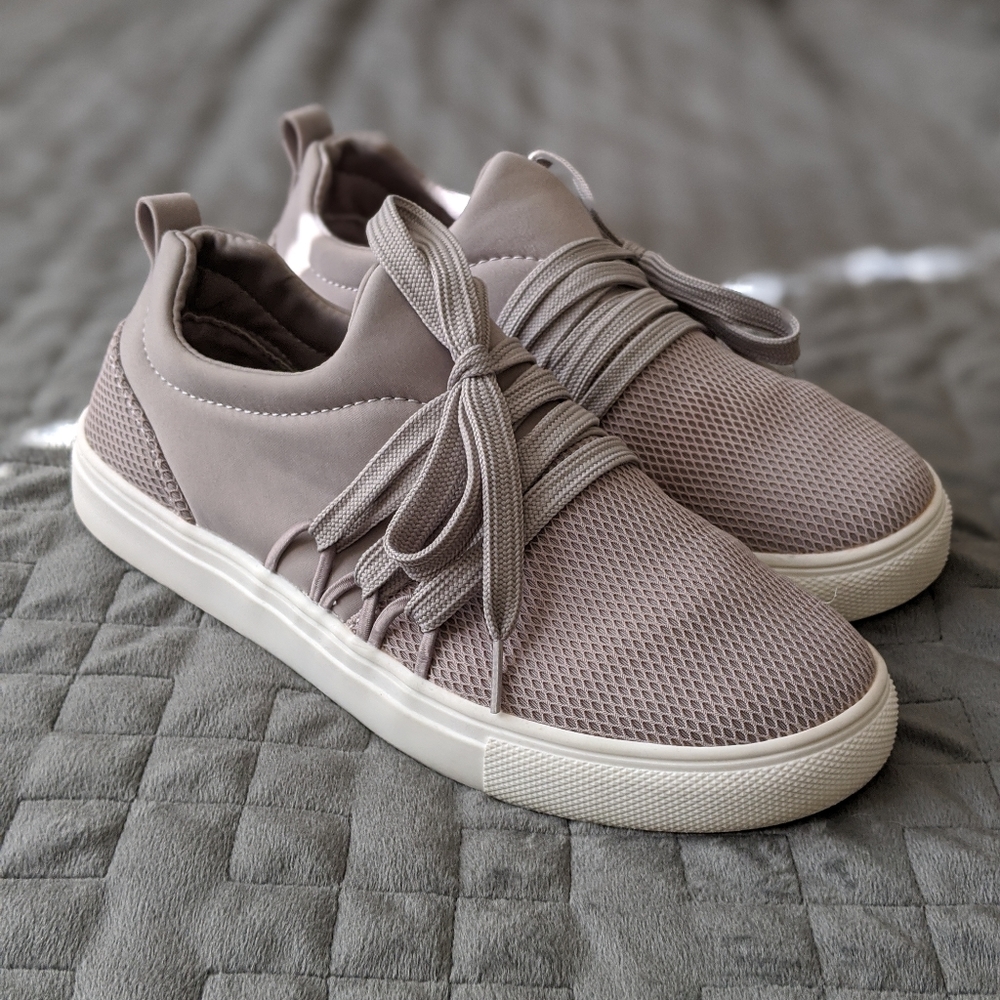Cool Gray Qupid sneakers